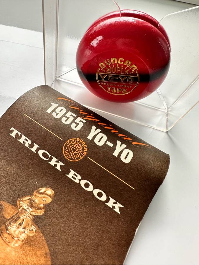 VINTAGE - 1955 YOYO WOODEN DUNCAN YOYO`S IN ORIGINAL PACKAGING WITH TRICK BOOK - UNUSED