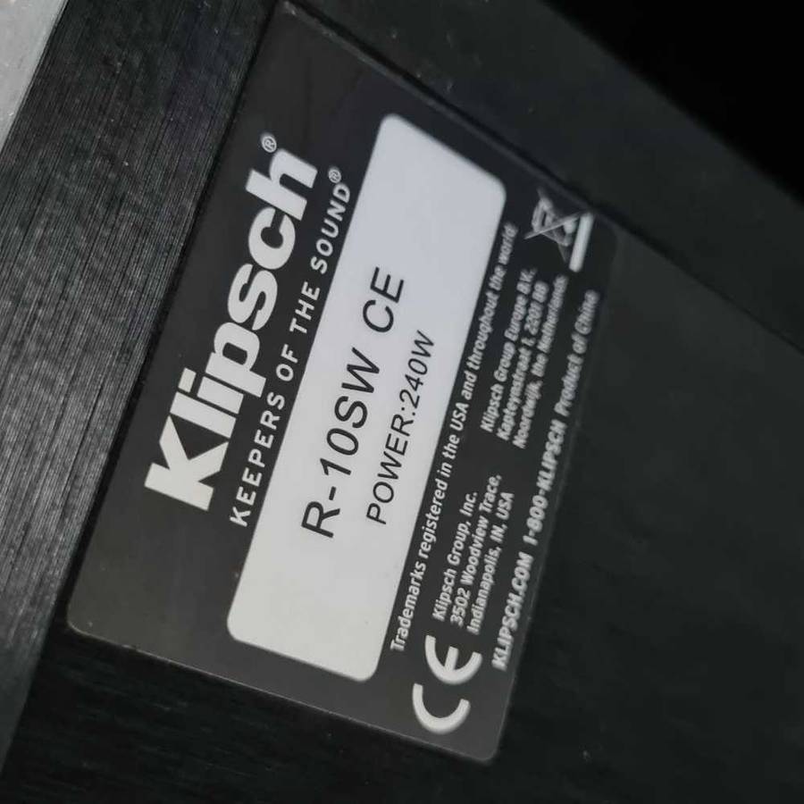 Klipsch R-28F 3.1 speakers. 2 towers, one center and one 10` Subwoofer. Speakers