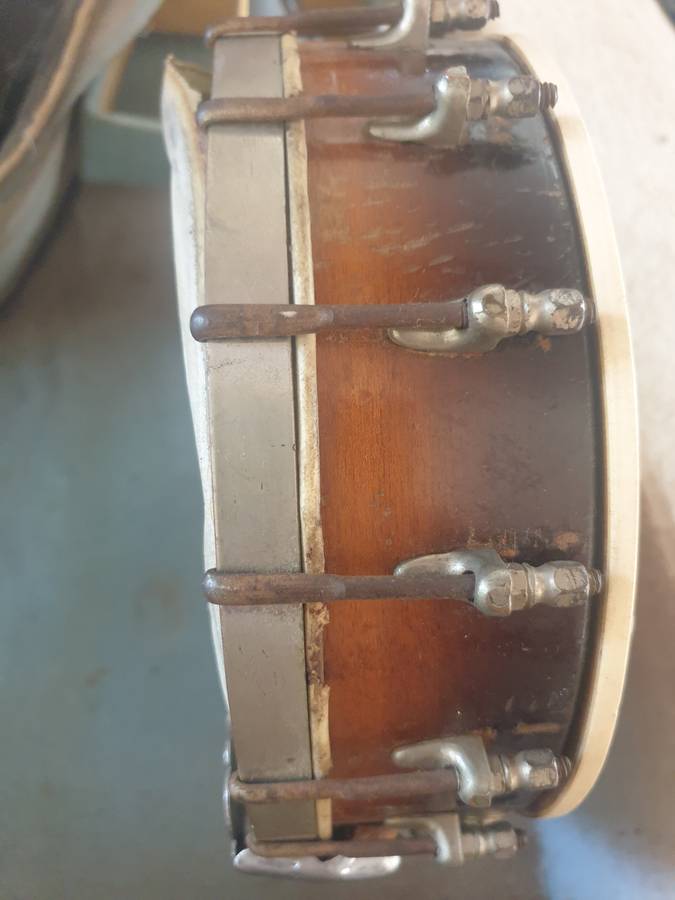 Gibson banjo ukele from the 1920`s in original case