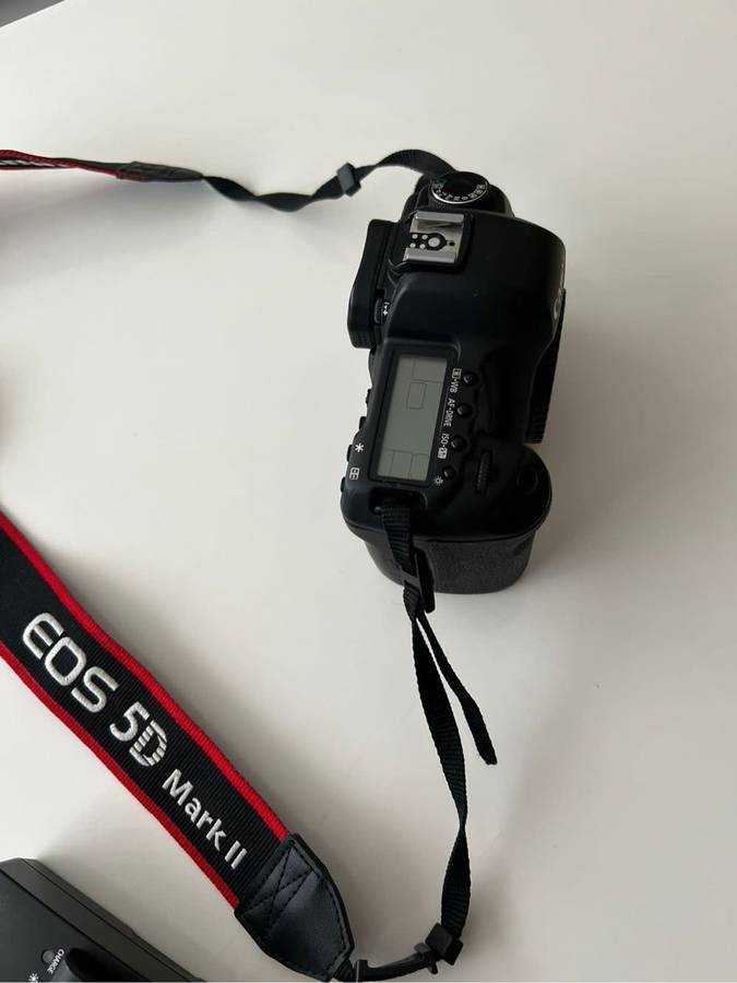 Canon 5D Mark II 21 Mega Pixel Full Frame Camera Body (Immaculate Condition)