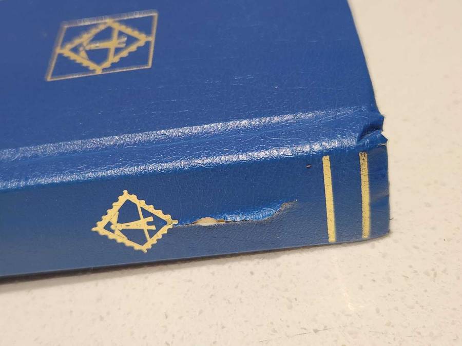 LIGHTHOUSE STOCK BOOK  16 WHITE 9-SLOT PAGES  SINGLE INTERLEAF  2nd HAND BUT NEAT