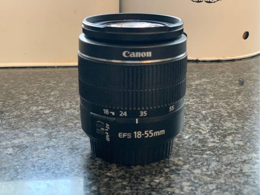 Canon zoom lens EF-S 18-55mm 1:3.5-5.6 III (Excellent Condition). Retails for R4800!!!