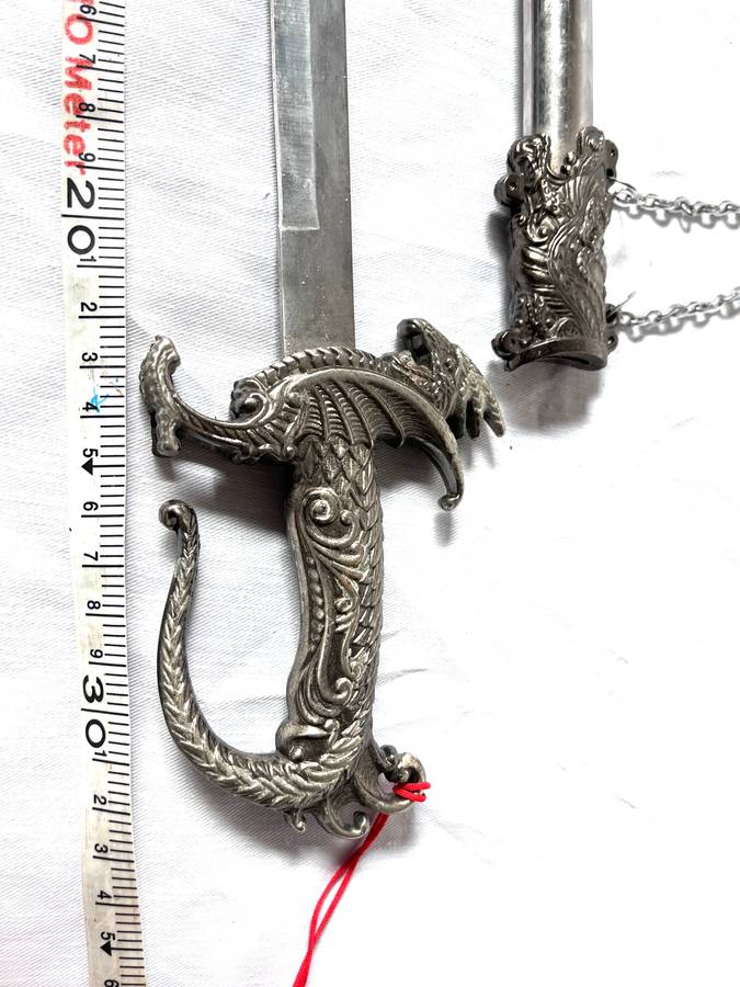 Dagger ornamental dragon