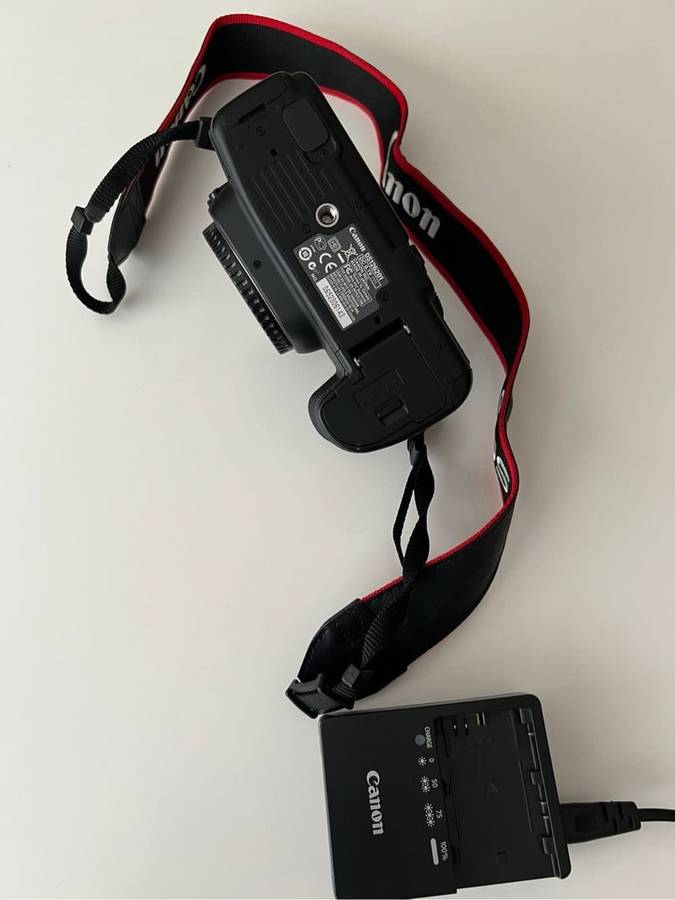 Canon 5D Mark II 21 Mega Pixel Full Frame Camera Body (Immaculate Condition)