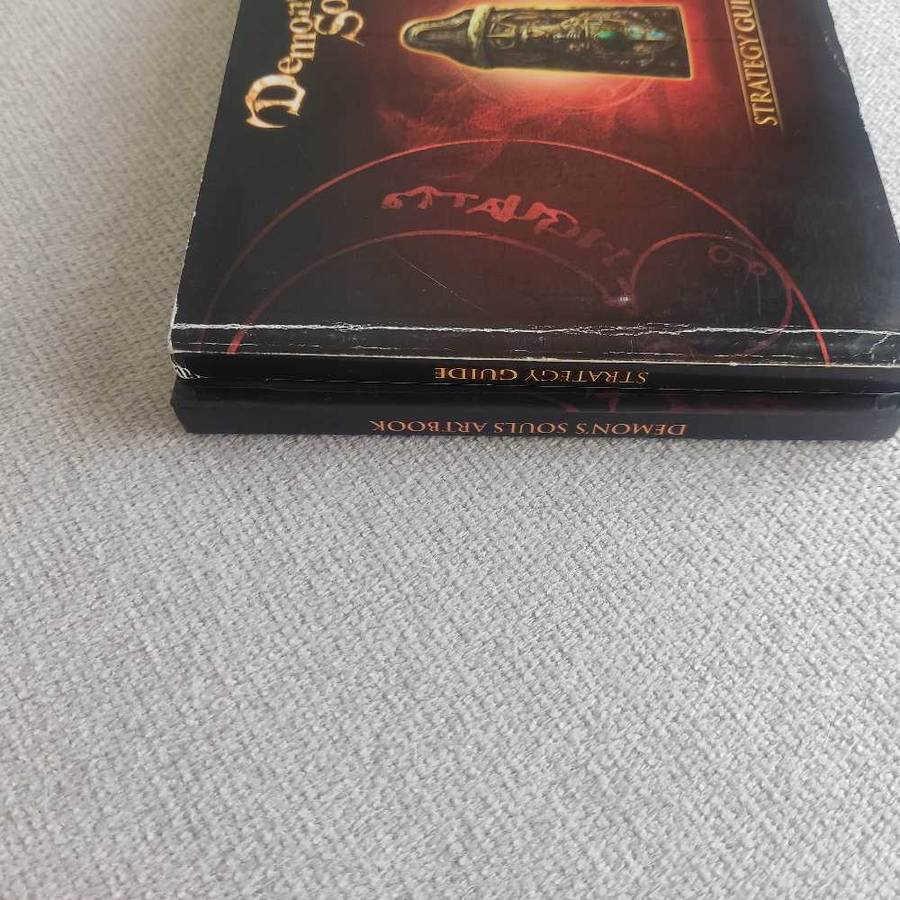 Demon Soul`s Strategy guide +Artbook and soundtrack Ps3