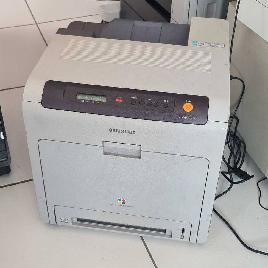 Industrial (Switching on) Samsung CLP-610ND Lazer jet color printer (to fix).