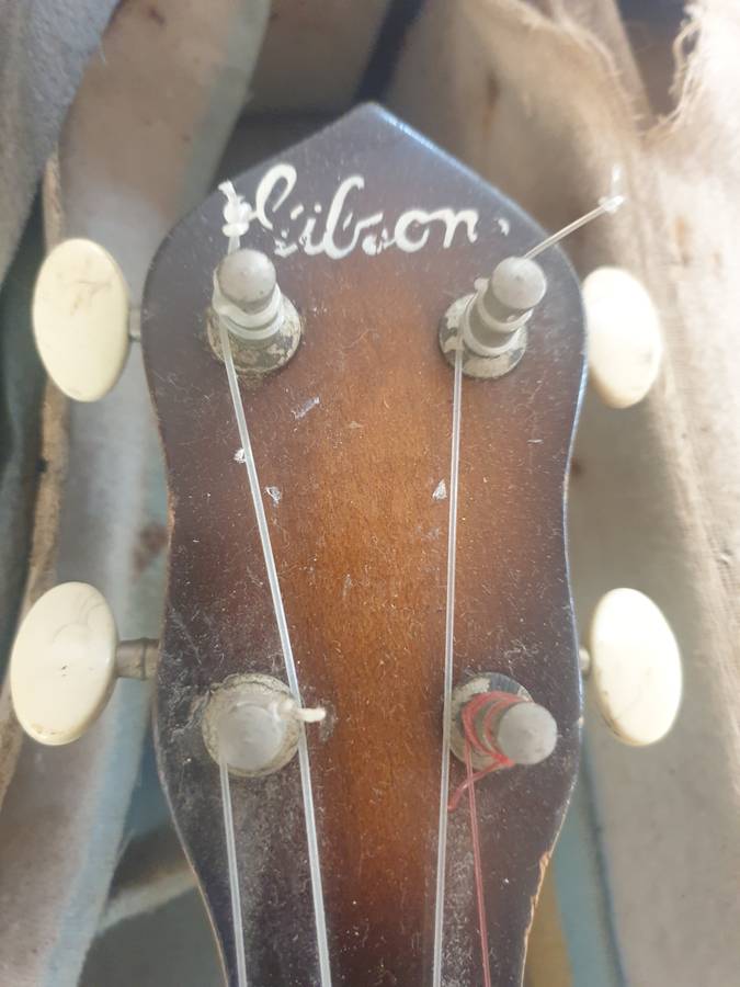 Gibson banjo ukele from the 1920`s in original case