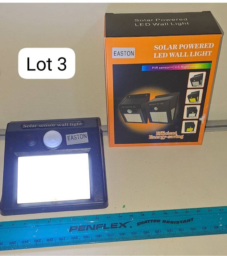 Solar powered led wall light