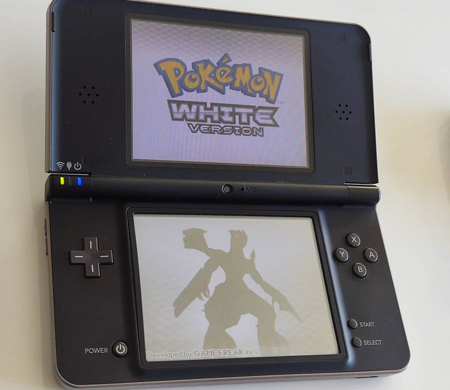 Nintendo Dsi Xl console with original charger