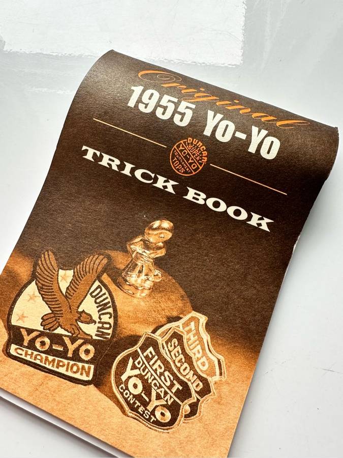 VINTAGE - 1955 YOYO WOODEN DUNCAN YOYO`S IN ORIGINAL PACKAGING WITH TRICK BOOK - UNUSED