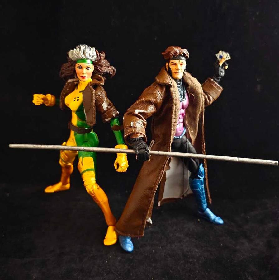 ToyBiz Marvel Legends Gambit and Rogue