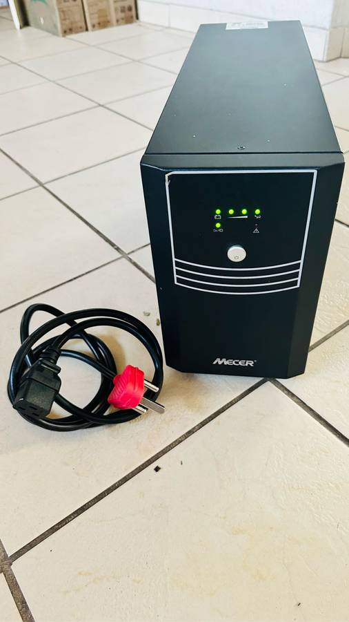 Mecer 3000VA (3000VA/1800W) Line Interactive/Off-Line UPS