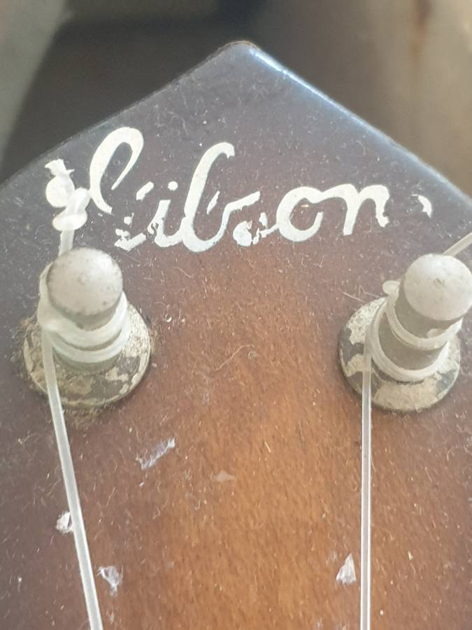 Gibson banjo ukele from the 1920`s in original case