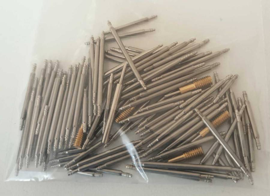 147 PIECE WATCHMAKER REPAIR TOOL KIT IN POUCH. NEW.