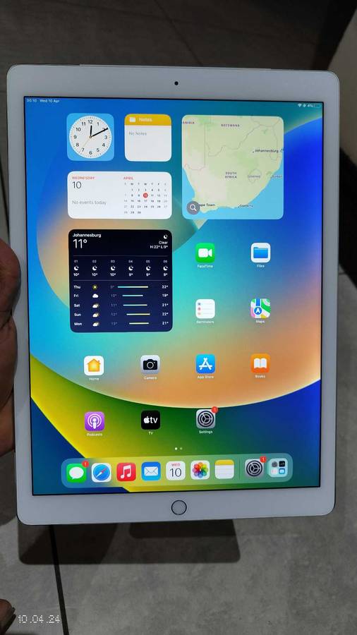 Apple iPad Pro  12.9` A1652(2015) 128GB cell + wifi  silver(Pre owned) clean condition