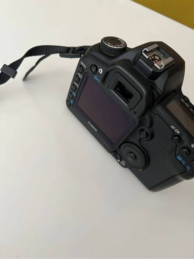 Canon 5D Mark II 21 Mega Pixel Full Frame Camera Body (Immaculate Condition)