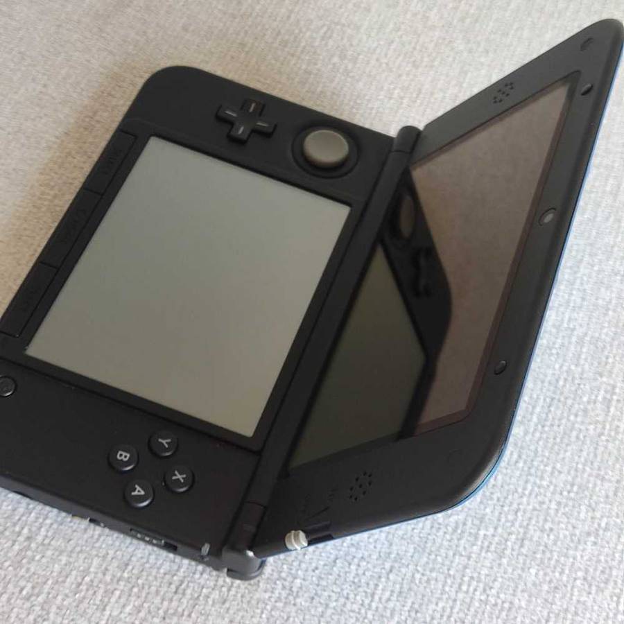 Nintendo 3ds XL console with original charger
