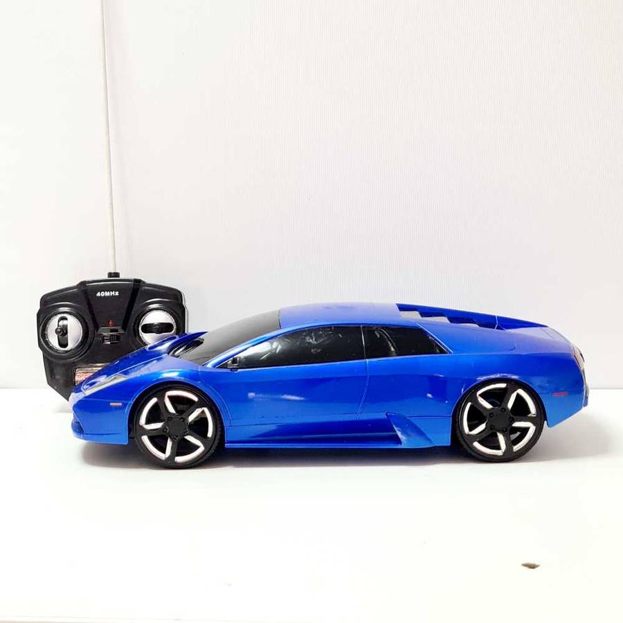 Lamborghini car model with controller.