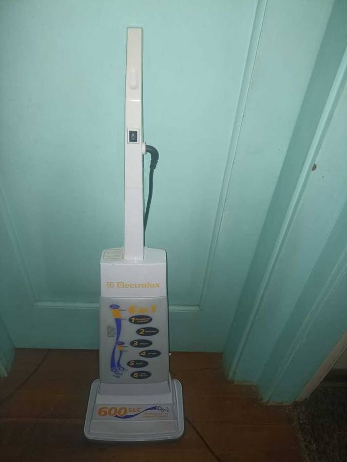 ELECTROLUX 6 in 1 carpet shampooer