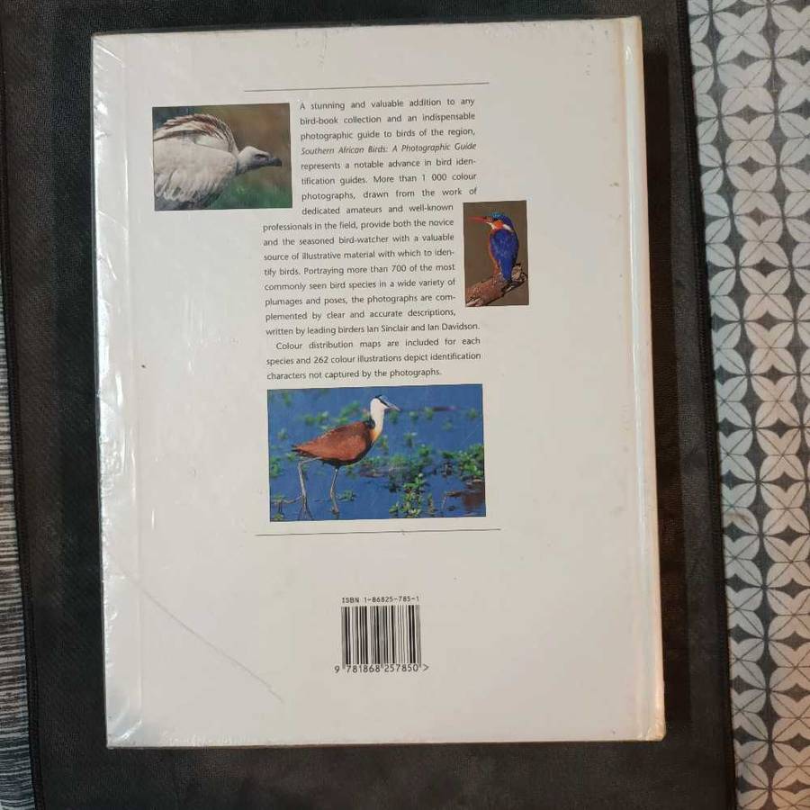 Southern African Birds. Ian Sinclair and Ian Davidson