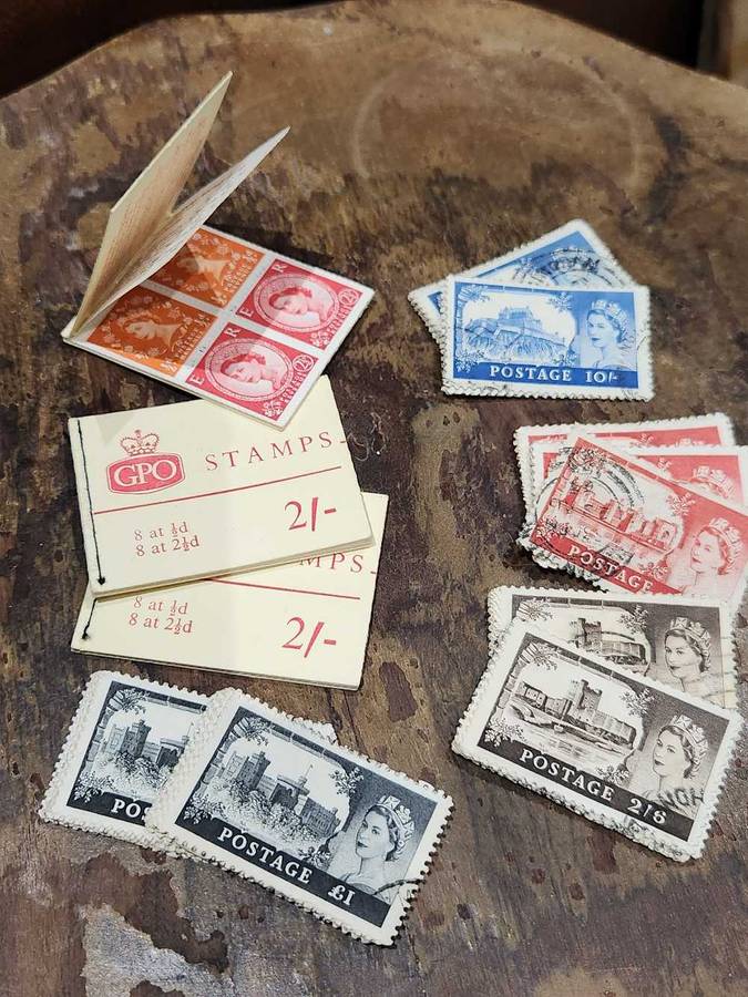 GB - 3 x QE2 stamp booklets (1964) unused & HIGH CV stamp duplicates **Speculators MAKE MONEY HERE