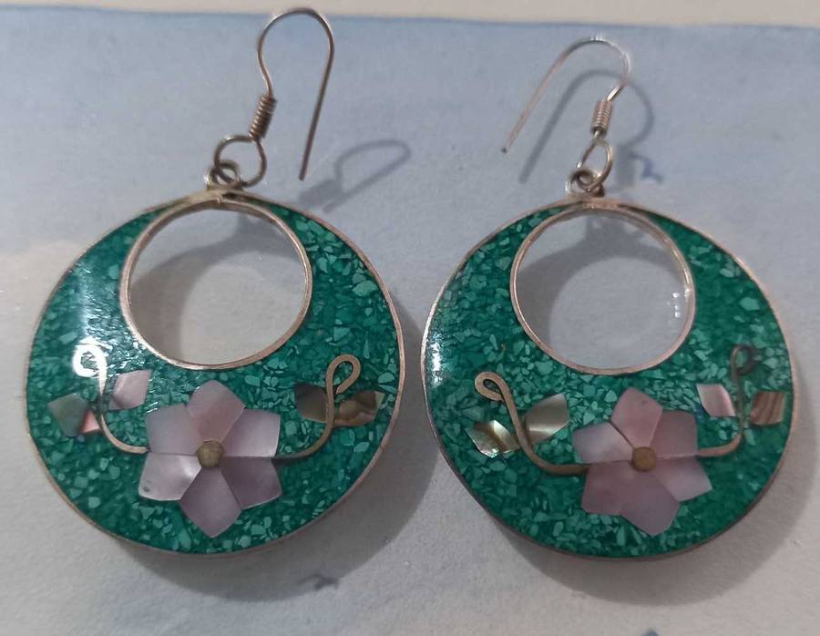 Vintage Mexican Silver Shell Inlaid Earrings. Diameter 3.5cm.
