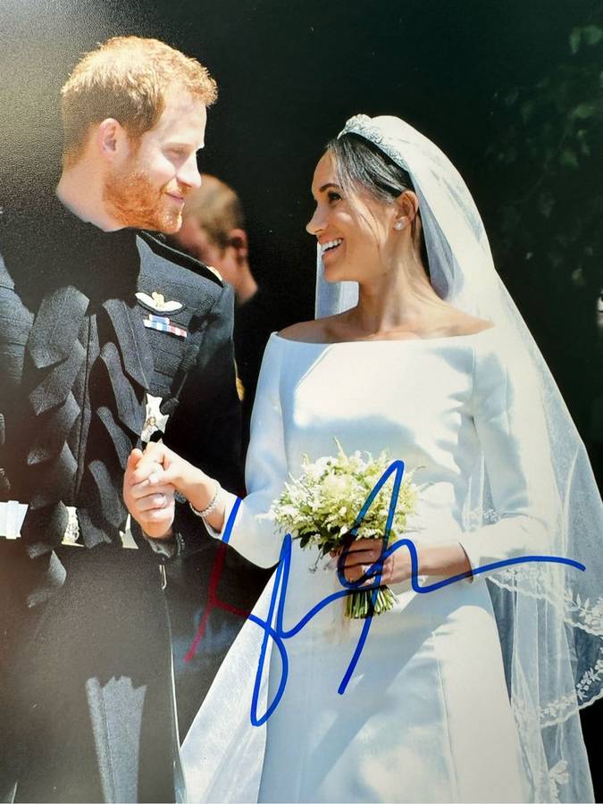 AUTHENTIC AUTOGRAPH BY MEGHAN MARKLE - DUCCHESS OF SUSSEX - WITH COA - INSANELY RARE