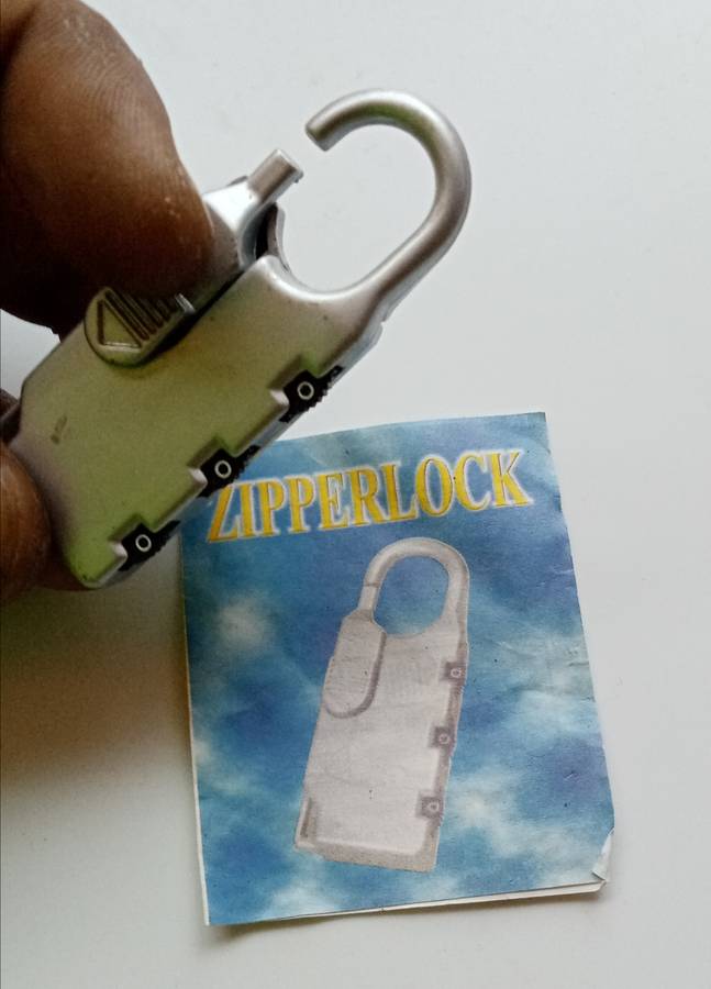 Zipperlock combination lock