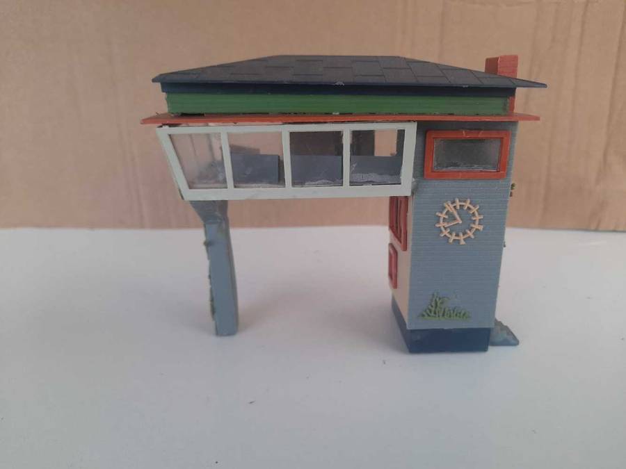 TRAIN SIGNAL TOWER HO