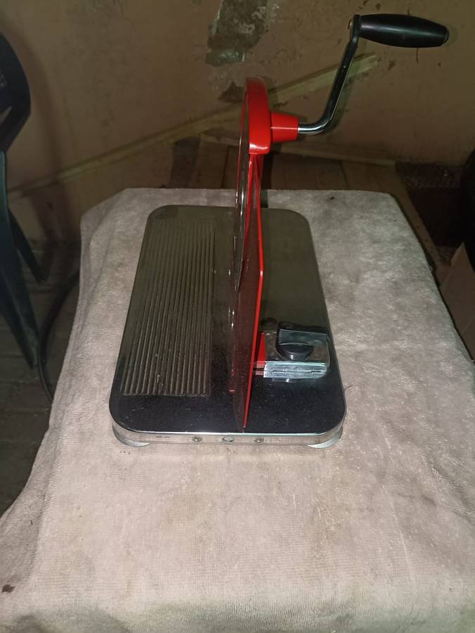 Pineware renovated vintage bread slicer