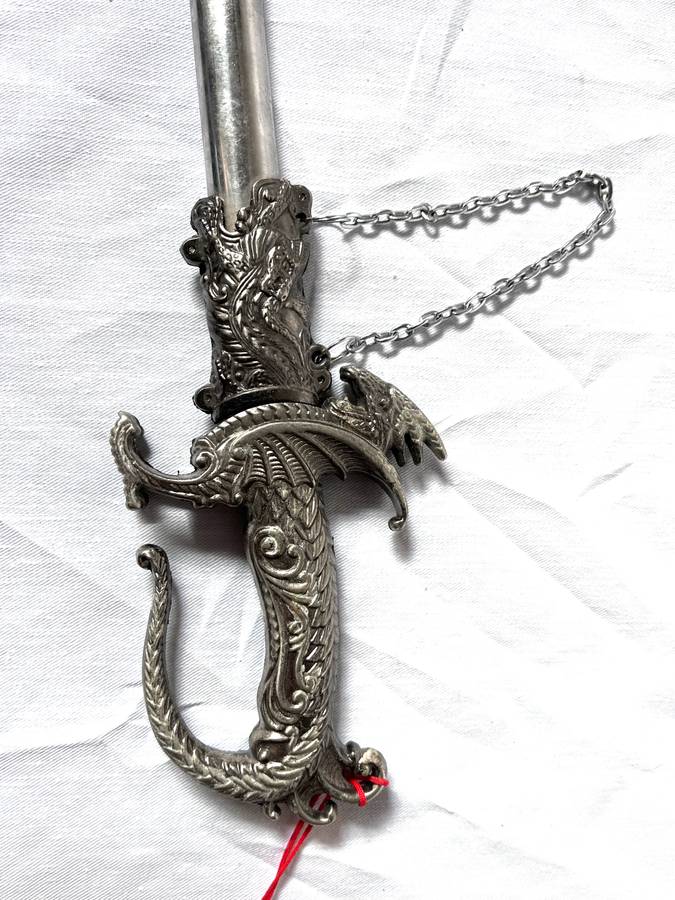 Dagger ornamental dragon