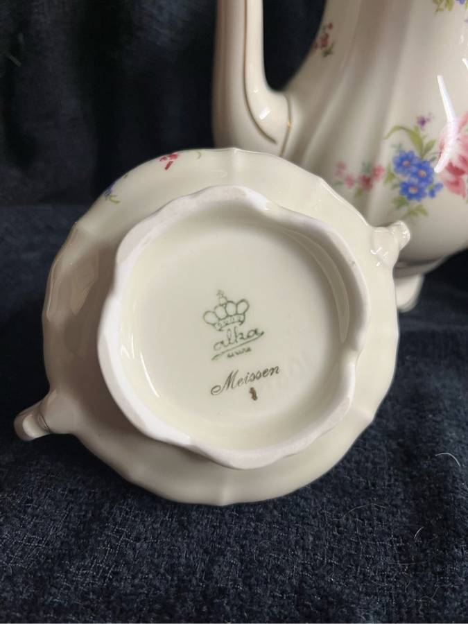 MEISSEN ALKA BAVARIAN TEA SET, CHILD'S MINIATURE SET