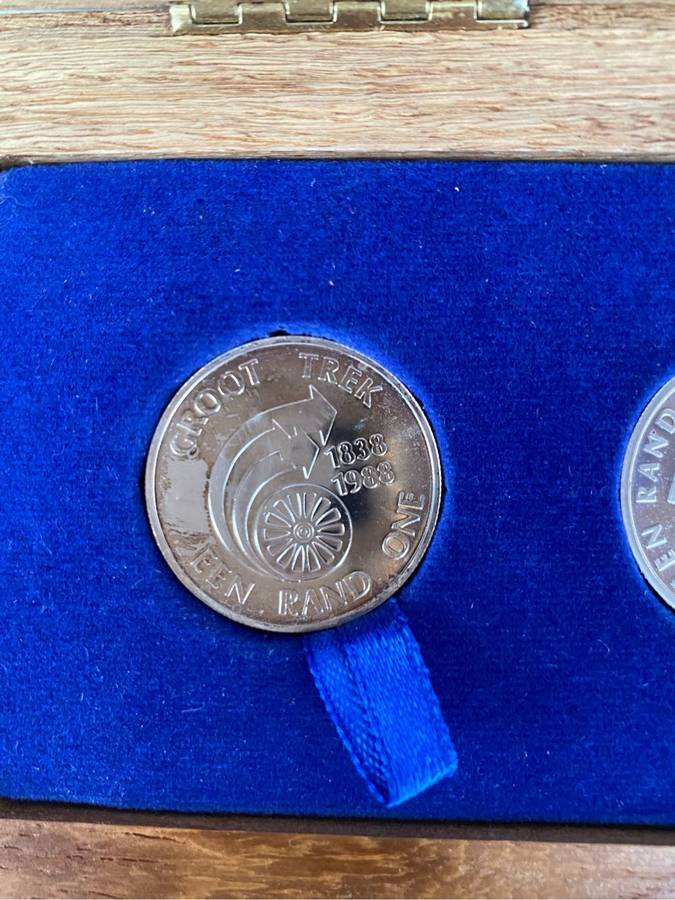 Very rare complete Proof R1 coin set not to be missed