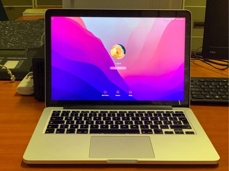 MacBook Pro (Retina display, 13 inch, Early 2015). Good Condition!!!