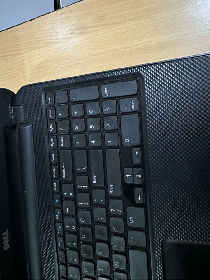 Dell Inspiron 15 3521 Laptop|8GB Memory|320Gb HDD| 1.5Ghz Celeron| Dell Wireless Mouse| Windows 10