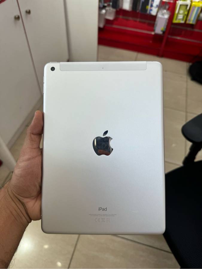 Apple iPad 9.7 6th Generation 128gb WiFi and cellular