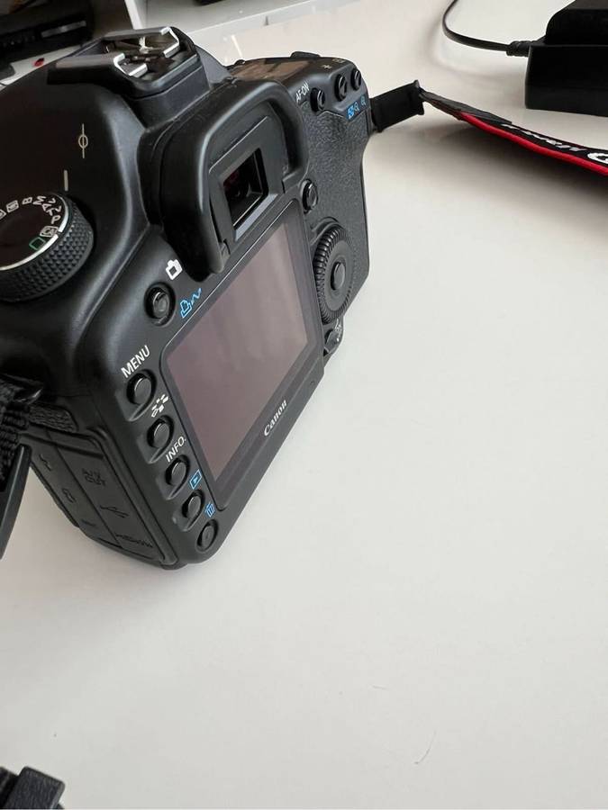 Canon 5D Mark II 21 Mega Pixel Full Frame Camera Body (Immaculate Condition)