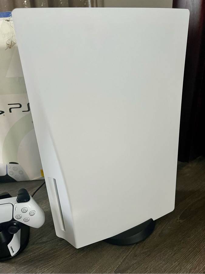 PS5 1TB Disc Edition Boxed + Controller + Charging dock + 2 DVDs