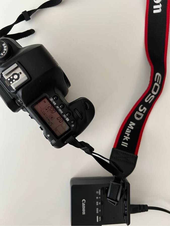 Canon 5D Mark II 21 Mega Pixel Full Frame Camera Body (Immaculate Condition)