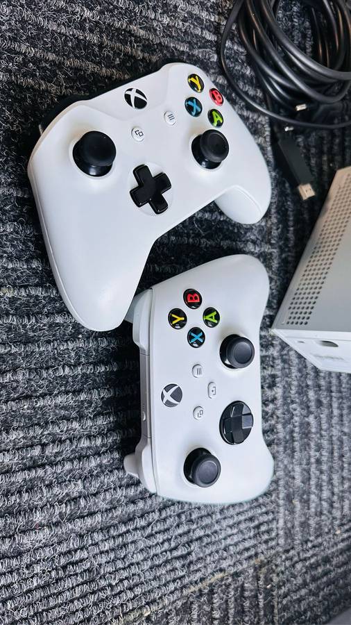 XBOX SERIES S 512GB + 2x Controllers
