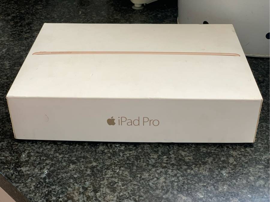 Ipad Pro 32GB 9.7 inch w/ Retina display & Boxed (Excellent Condition)