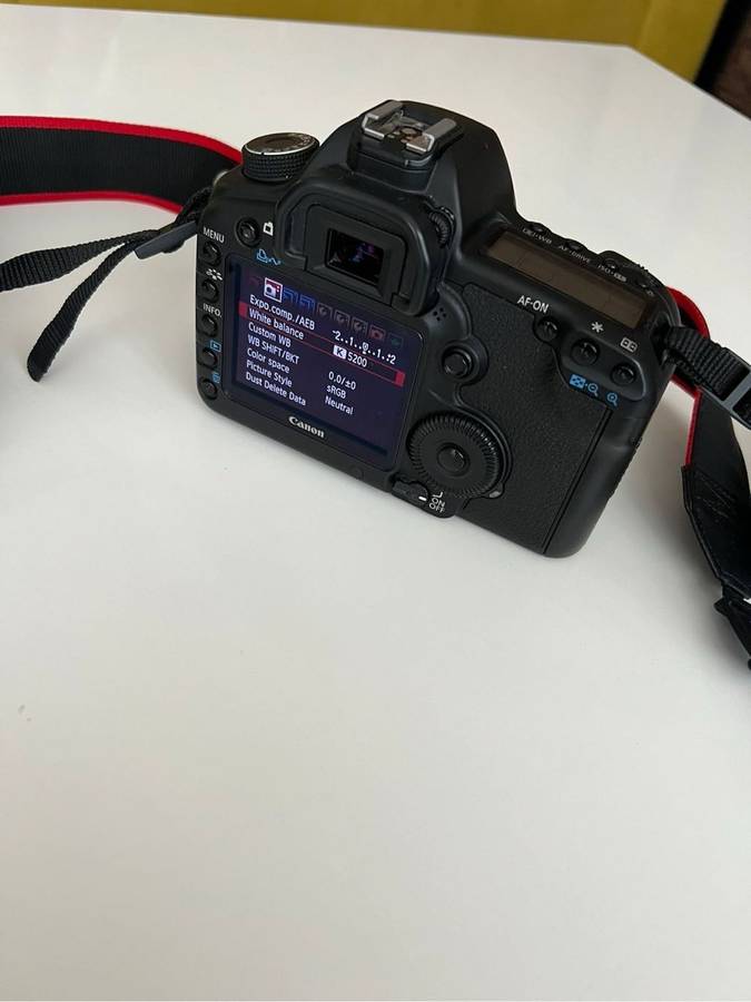Canon 5D Mark II 21 Mega Pixel Full Frame Camera Body (Immaculate Condition)