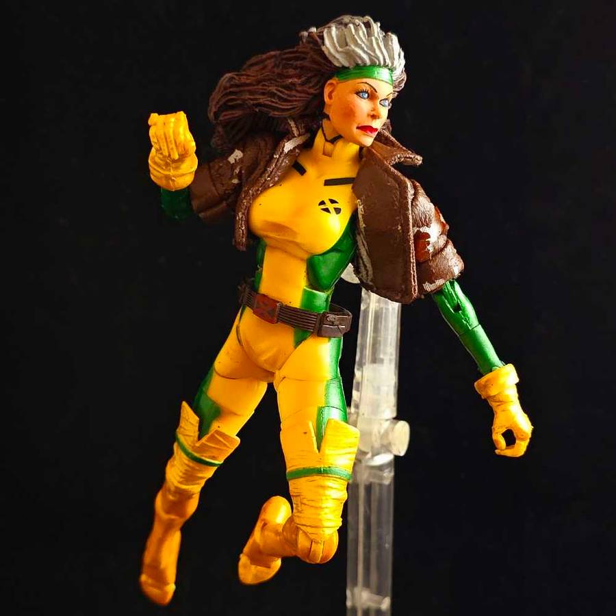 ToyBiz Marvel Legends Gambit and Rogue