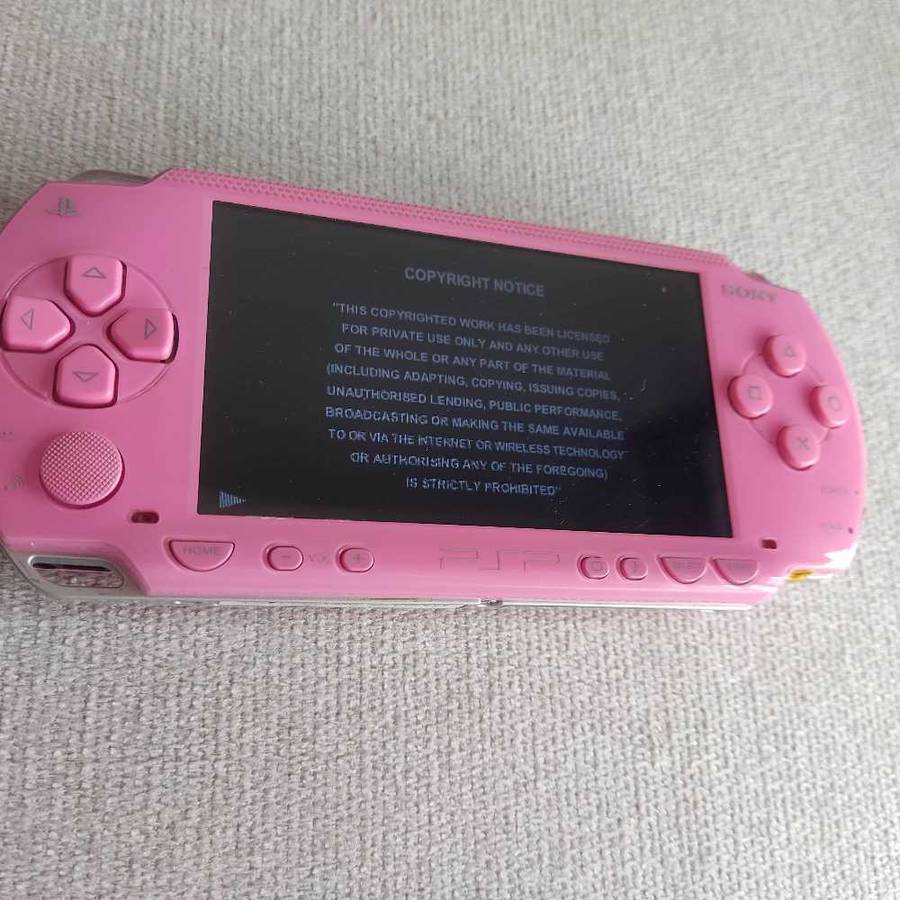Playstation Portable (Psp) +original charger and games