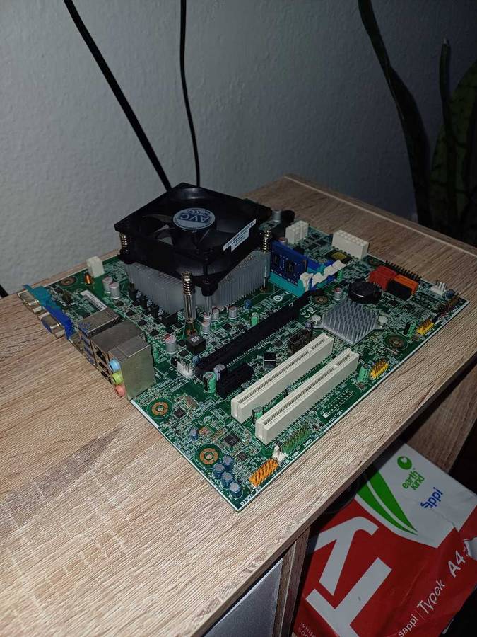 Motherboard from Lenovo ThinkCenter M92p desktop  CPU AND RAM IS INCLUDED