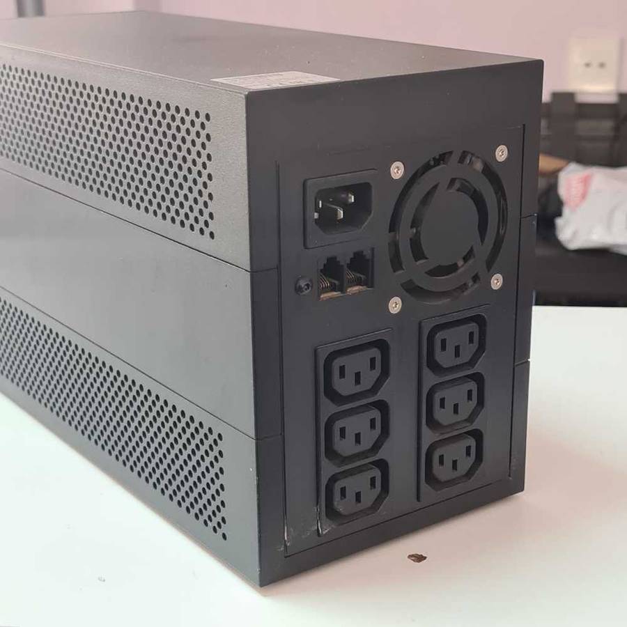 Eaton 5E 2000VA line-interactive UPS (read)