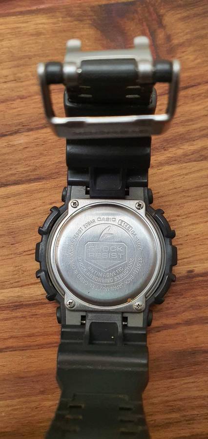 Casio G shock GA-110C in Mint 100% working condition.