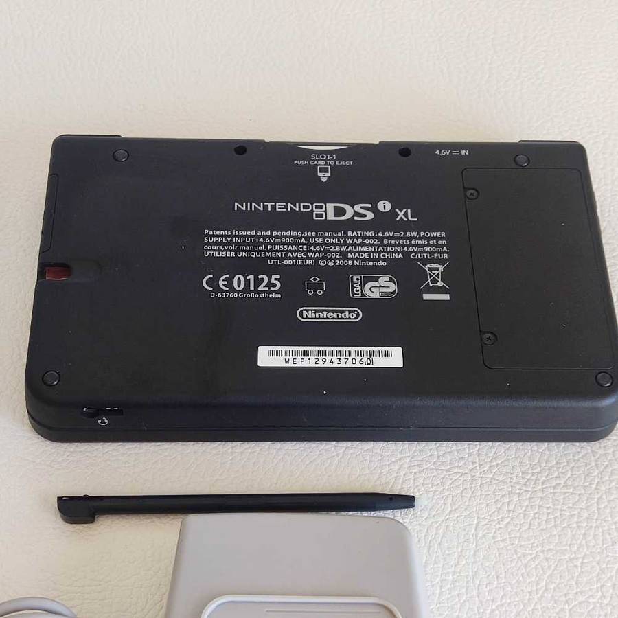 Nintendo Dsi XL console Super Mario Bros 25th anniversary edition +Game