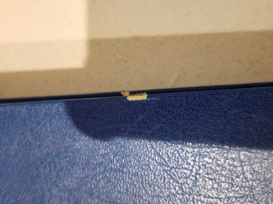 LIGHTHOUSE STOCK BOOK  16 WHITE 9-SLOT PAGES  SINGLE INTERLEAF  2nd HAND BUT NEAT