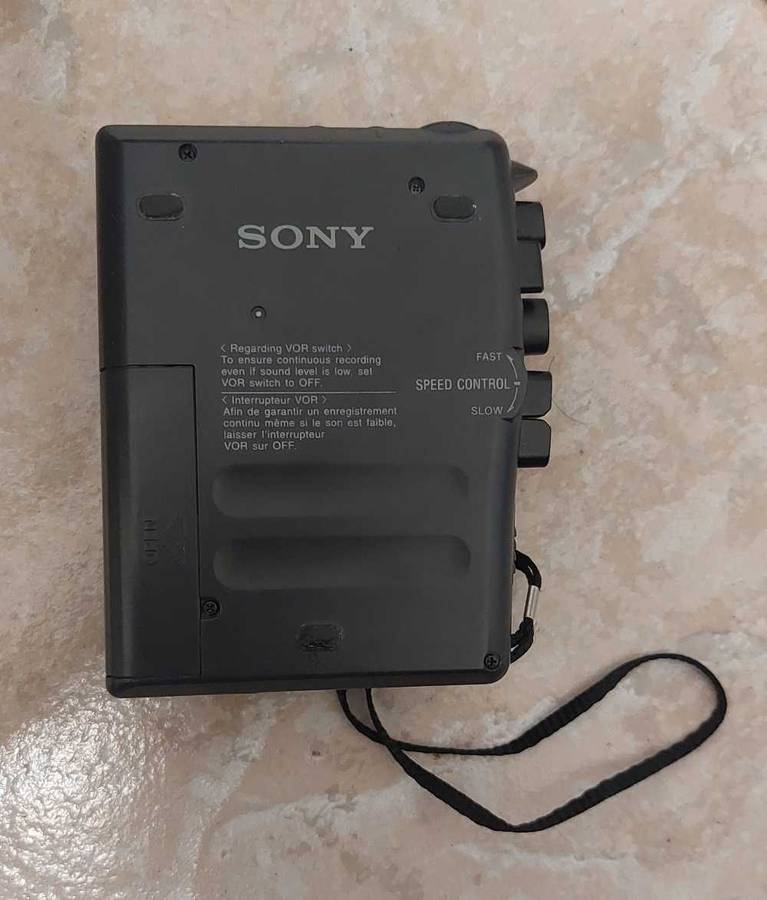 Sony TCM359V Portable Variable Speed Cassette Recorder Working